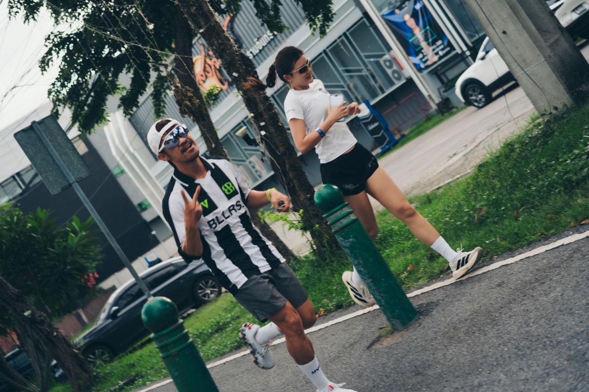 Two runners at the back of the group